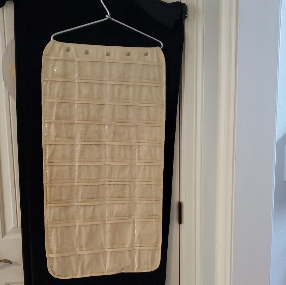 Hanging jewelry organizer